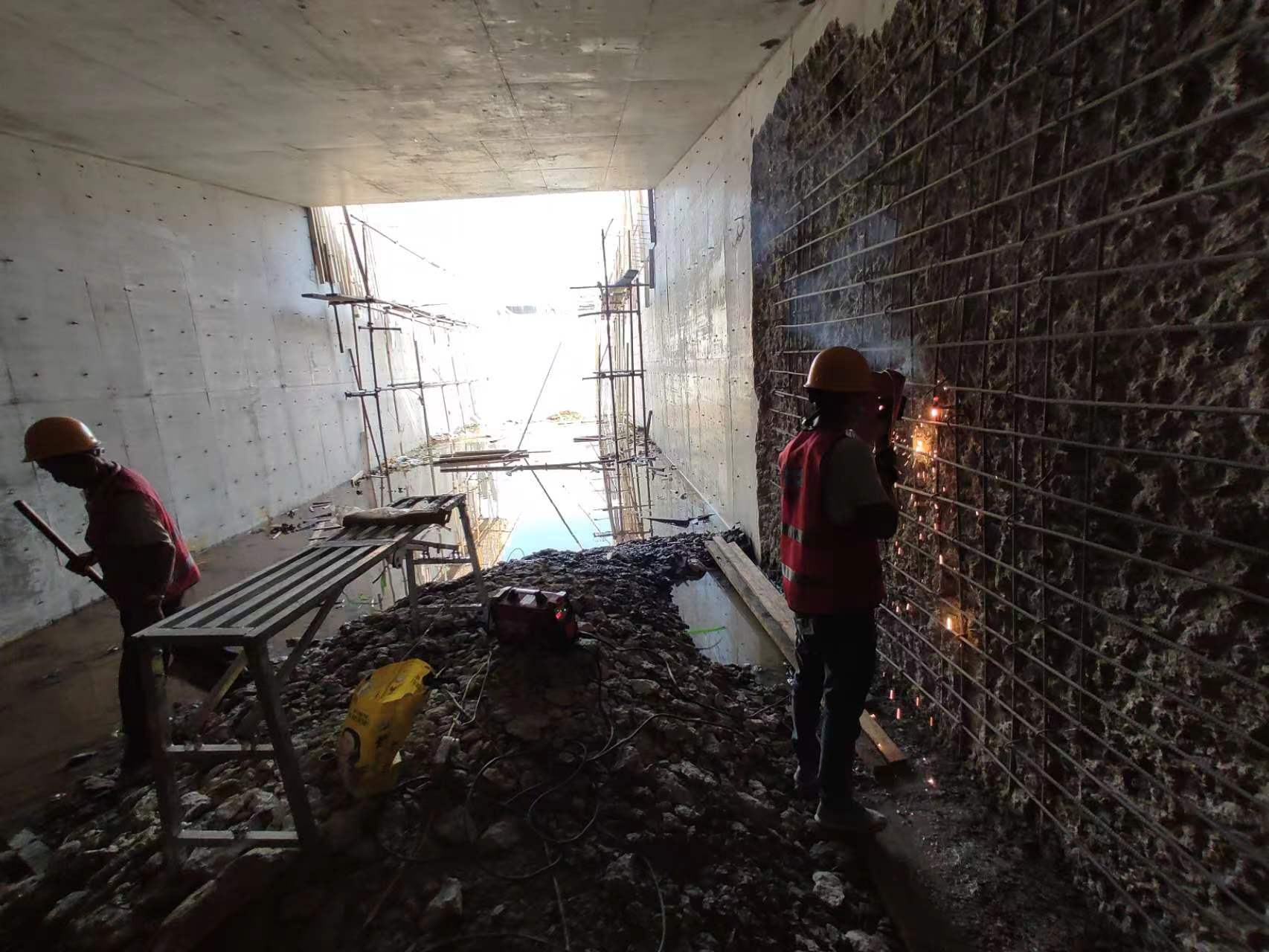 宁江挖断承重墙导致楼体开裂，加固施工方案出炉